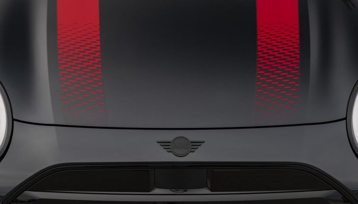 Mini Cooper SE JCW: caratteristiche, design, autonomia, motore e interni della nuova sportiva elettrica - Foto 37 di 51