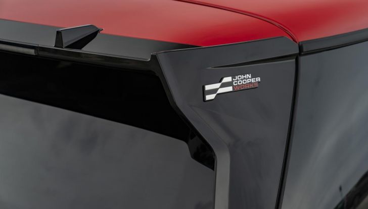 Mini Cooper SE JCW: caratteristiche, design, autonomia, motore e interni della nuova sportiva elettrica - Foto 32 di 51