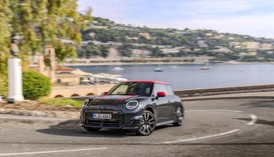 Mini Cooper SE JCW: caratteristiche, design, autonomia, motore e interni della nuova sportiva elettrica