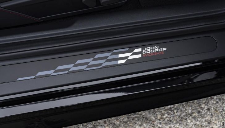 Mini Cooper SE JCW: caratteristiche, design, autonomia, motore e interni della nuova sportiva elettrica - Foto 41 di 51