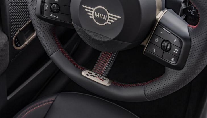 Mini Cooper SE JCW: caratteristiche, design, autonomia, motore e interni della nuova sportiva elettrica - Foto 45 di 51