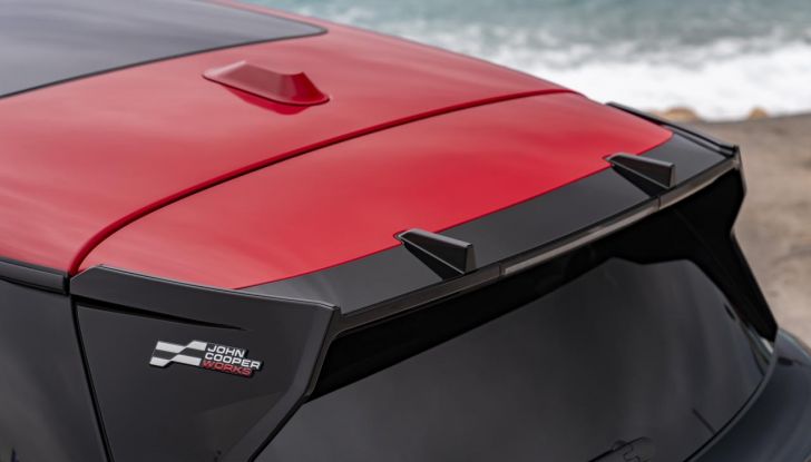 Mini Cooper SE JCW: caratteristiche, design, autonomia, motore e interni della nuova sportiva elettrica - Foto 31 di 51