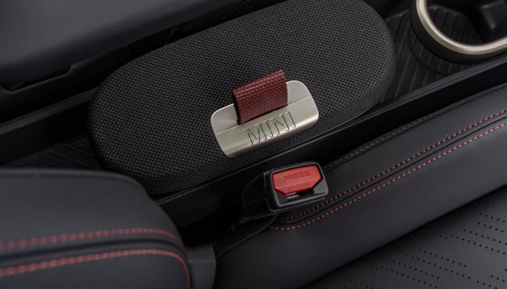 Mini Cooper SE JCW: caratteristiche, design, autonomia, motore e interni della nuova sportiva elettrica - Foto 51 di 51