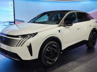 Peugeot E-3008 2024: caratteristiche, motorizzazioni e prezzi del nuovo SUV francese