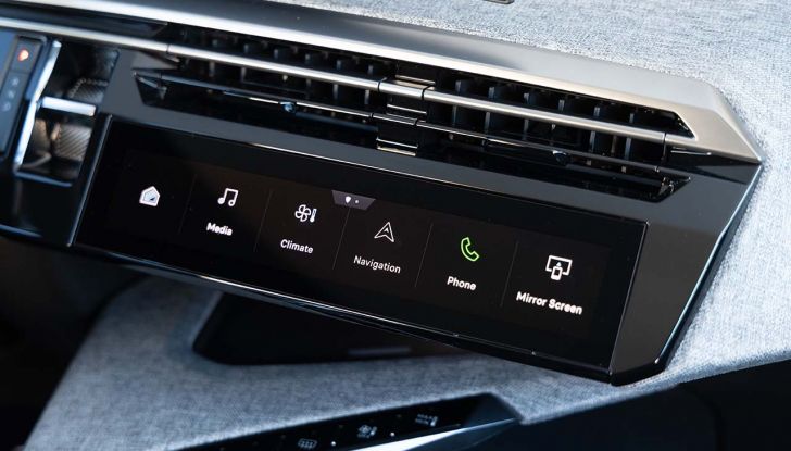 Peugeot E-3008 2024: caratteristiche, motorizzazioni e prezzi del nuovo SUV francese - Foto 15 di 22