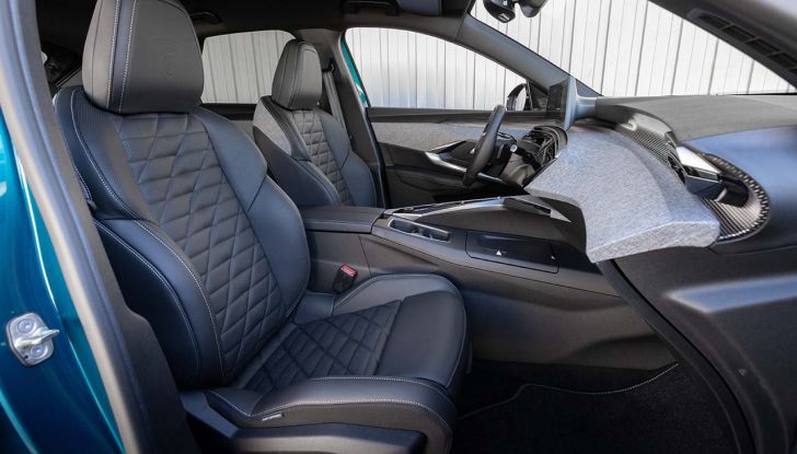 Peugeot E-3008 2024: caratteristiche, motorizzazioni e prezzi del nuovo SUV francese - Foto 19 di 22