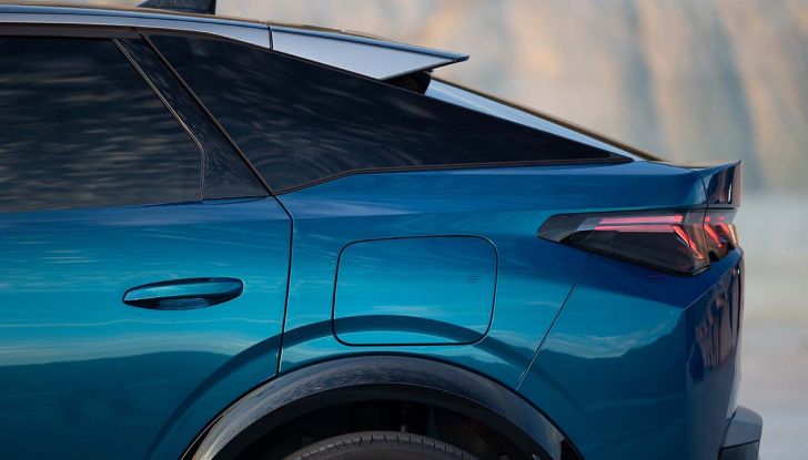 Peugeot E-3008 2024: caratteristiche, motorizzazioni e prezzi del nuovo SUV francese - Foto 20 di 22