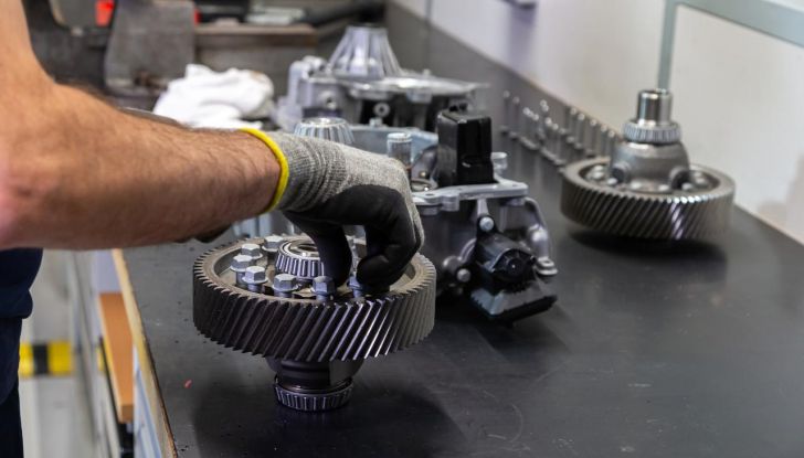 Abarth 600e: primo assaggio del nuovo crossover elettrico da 240 CV - Foto 14 di 15