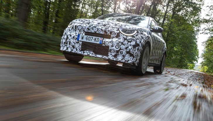 Abarth 600e: primo assaggio del nuovo crossover elettrico da 240 CV - Foto 2 di 15