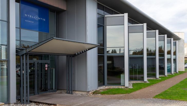 Abarth 600e: primo assaggio del nuovo crossover elettrico da 240 CV - Foto 10 di 15