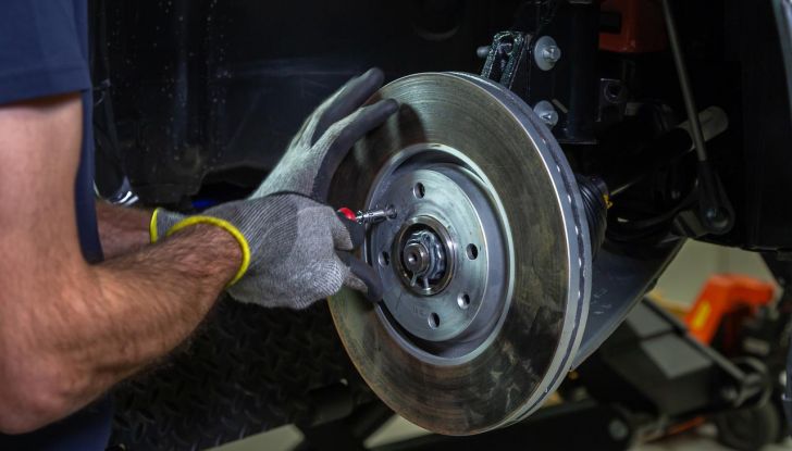 Abarth 600e: primo assaggio del nuovo crossover elettrico da 240 CV - Foto 11 di 15