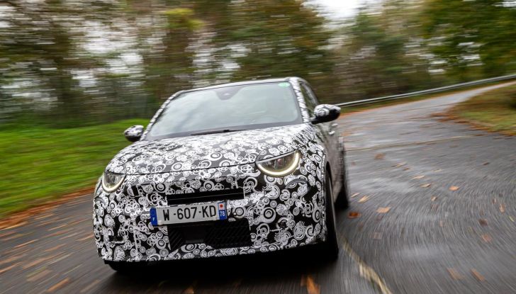 Abarth 600e: primo assaggio del nuovo crossover elettrico da 240 CV - Foto 4 di 15