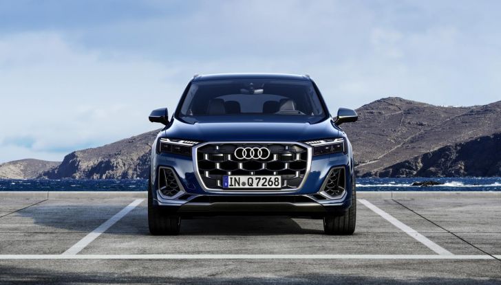 Audi Q7 2024: caratteristiche, design, interni, motori e versioni - Foto 4 di 16