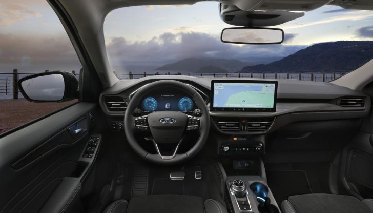 Ford Kuga 2025: caratteristiche, versioni, design e motori del nuovo restyling - Foto 14 di 24