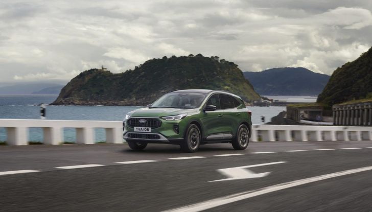 Ford Kuga 2025: caratteristiche, versioni, design e motori del nuovo restyling - Foto 18 di 24