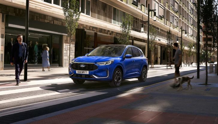 Ford Kuga 2025: caratteristiche, versioni, design e motori del nuovo restyling - Foto 3 di 24