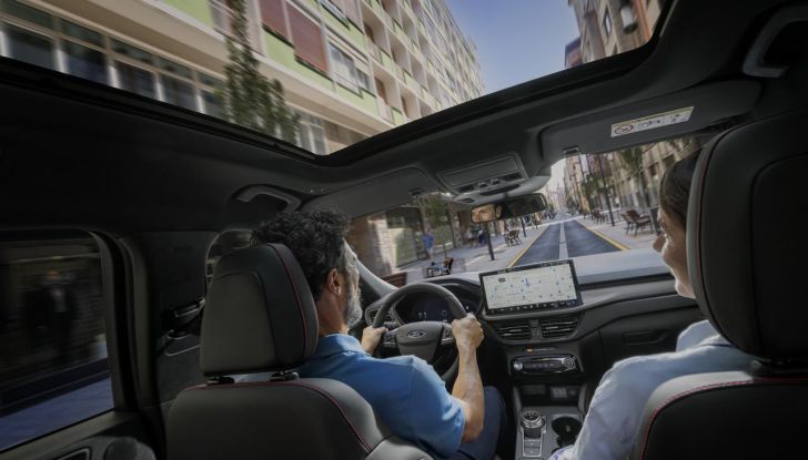 Ford Kuga 2025: caratteristiche, versioni, design e motori del nuovo restyling - Foto 24 di 24