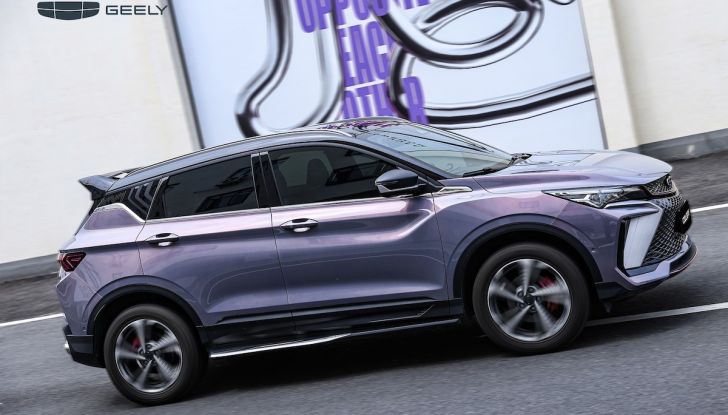 Geely prevede un boom di vendite di auto elettriche e ibride plug-in nel 2024 - Foto 1 di 9