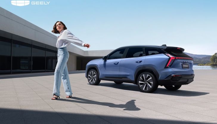 Geely prevede un boom di vendite di auto elettriche e ibride plug-in nel 2024 - Foto 6 di 9