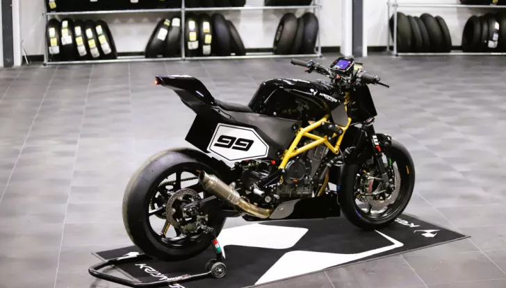 Kramer Super Hooligan Concept: la Ktm 890 con i muscoli - Foto 3 di 12