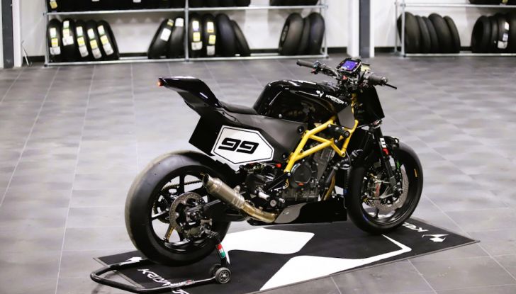 Kramer Super Hooligan Concept: la Ktm 890 con i muscoli - Foto 2 di 12