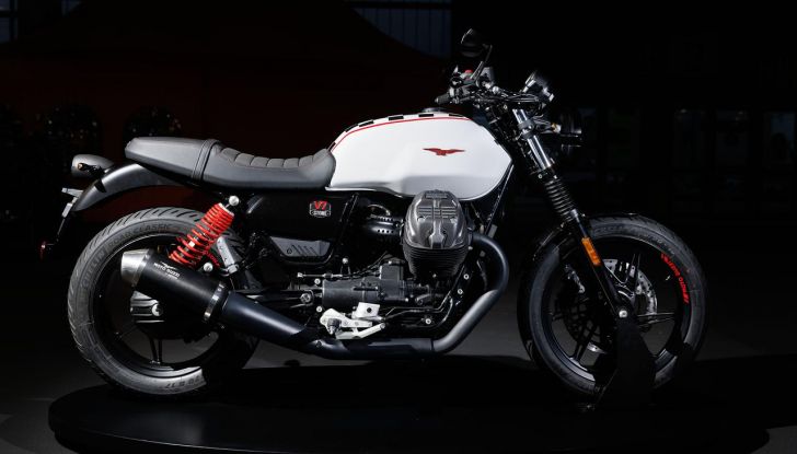 Moto Guzzi V7 Stone Ten: la nuova icona nel panorama delle roadster - Foto 6 di 8