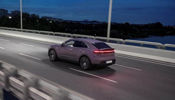 Porsche Macan 2025: caratteristiche, versioni, autonomia, motori, design, interni e prezzi - Foto 16 di 25