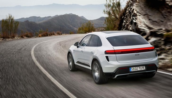 Porsche Macan 2025: caratteristiche, versioni, autonomia, motori, design, interni e prezzi - Foto 6 di 25