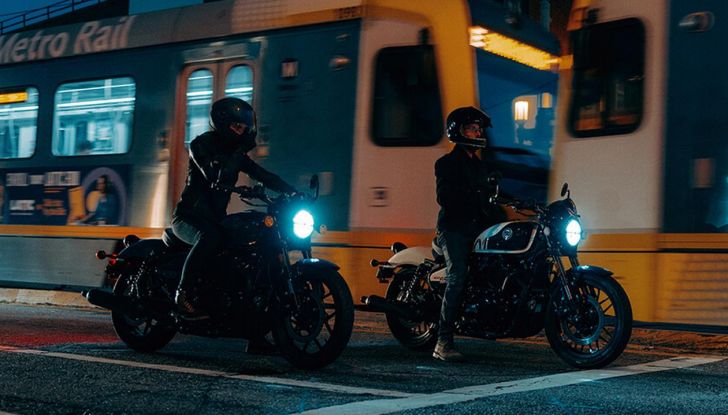 Royal Enfield Shotgun 650: debutta la nuova custom retro-futuristica - Foto 8 di 16