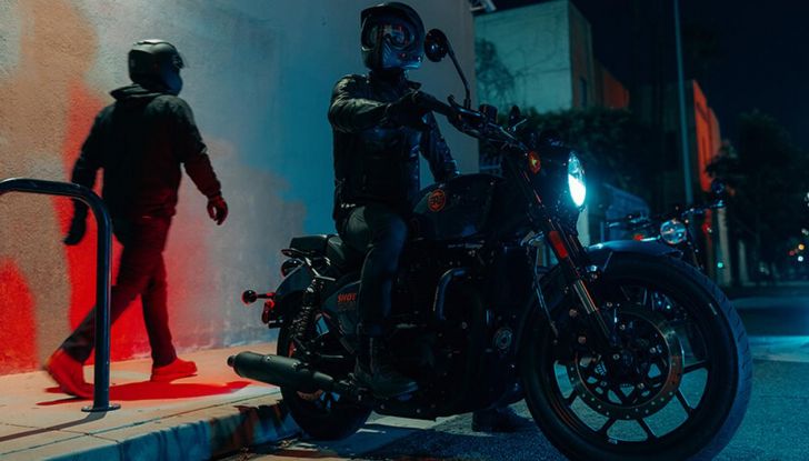 Royal Enfield Shotgun 650: debutta la nuova custom retro-futuristica - Foto 10 di 16