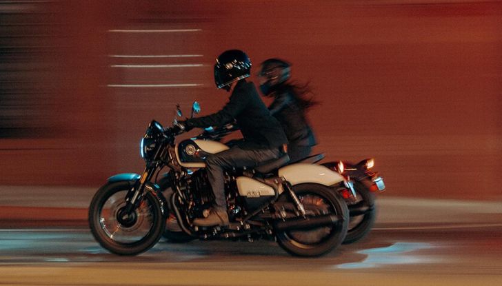 Royal Enfield Shotgun 650: debutta la nuova custom retro-futuristica - Foto 9 di 16