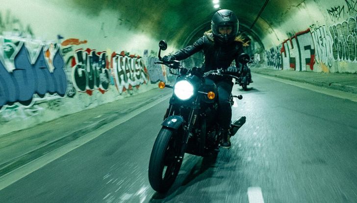 Royal Enfield Shotgun 650: debutta la nuova custom retro-futuristica - Foto 14 di 16