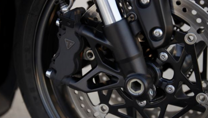 Nuova Triumph Daytona 660 caratteristiche tecniche, colori e prezzi - Foto 2 di 14