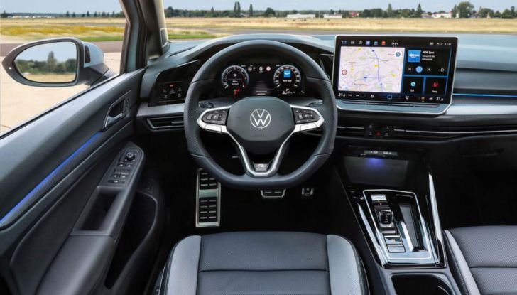 Volkswagen Golf 2025: partita la produzione in serie - Foto 16 di 92