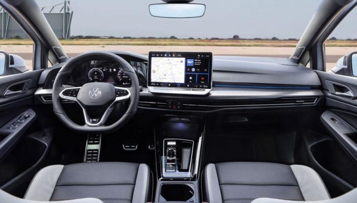 Volkswagen Golf 2025: partita la produzione in serie - Foto 17 di 92