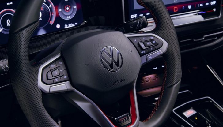 Volkswagen Golf 2025: partita la produzione in serie - Foto 18 di 92