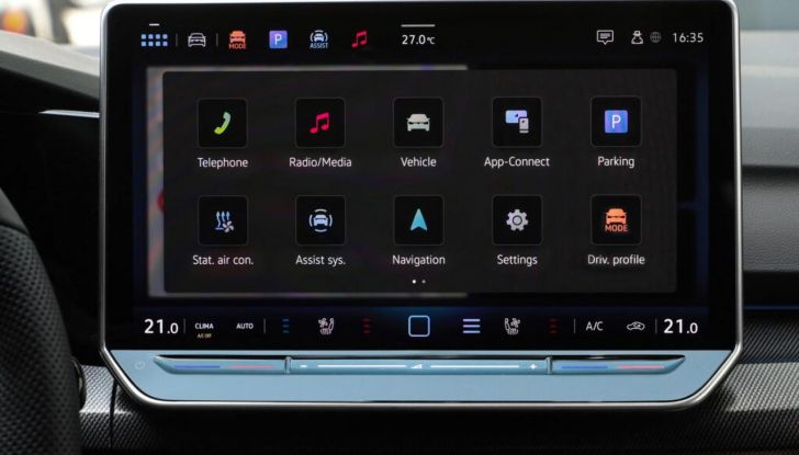 Volkswagen Golf 2025: partita la produzione in serie - Foto 36 di 92