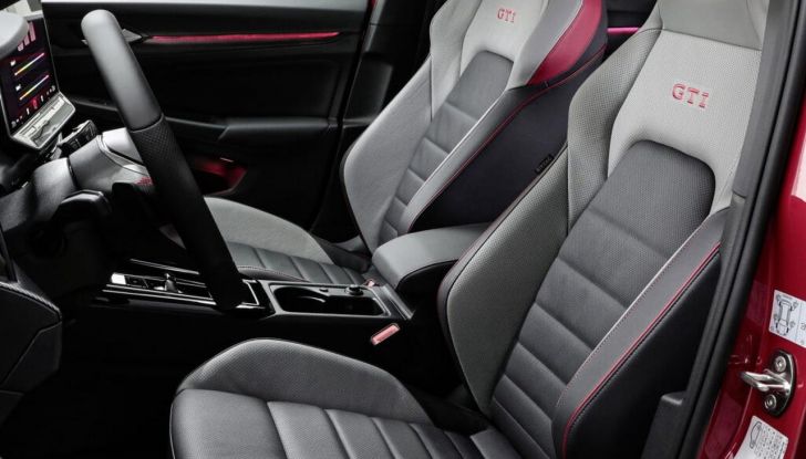 Volkswagen Golf 2025: partita la produzione in serie - Foto 6 di 92