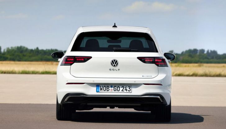 Volkswagen Golf 2025: partita la produzione in serie - Foto 10 di 92