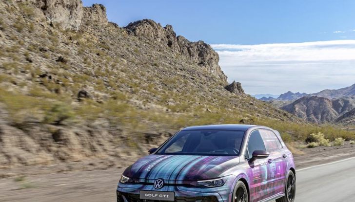 Volkswagen Golf 2025: primo assaggio del nuovo restyling - Foto 2 di 20