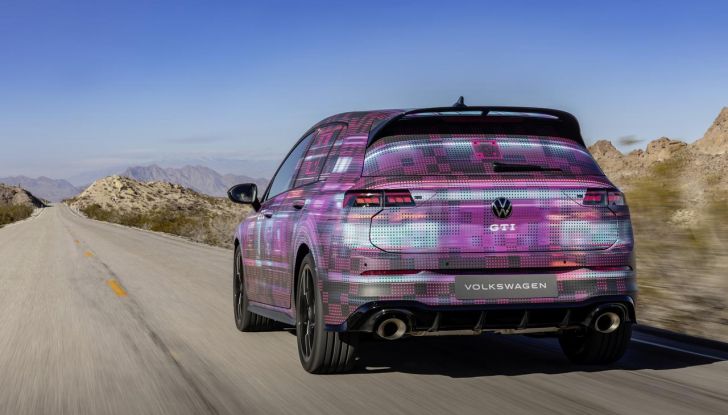 Volkswagen Golf 2025: primo assaggio del nuovo restyling - Foto 10 di 20