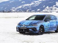 Volkswagen Golf R 2025: primi dettagli della nuova sportiva