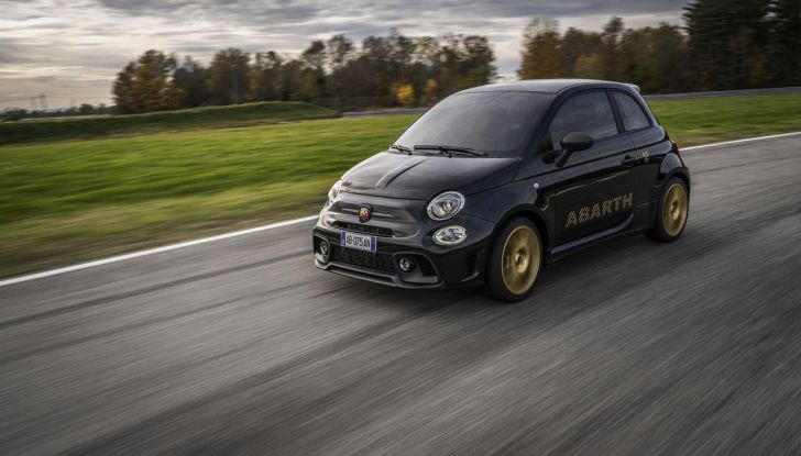 Abarth 695 75° Anniversario: debutta la nuova serie speciale a tiratura limitata - Foto 39 di 58