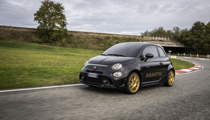 Abarth 695 75° Anniversario: debutta la nuova serie speciale a tiratura limitata - Foto 7 di 58