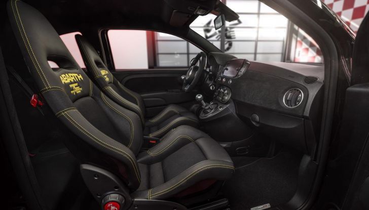Abarth 695 75° Anniversario: debutta la nuova serie speciale a tiratura limitata - Foto 55 di 58