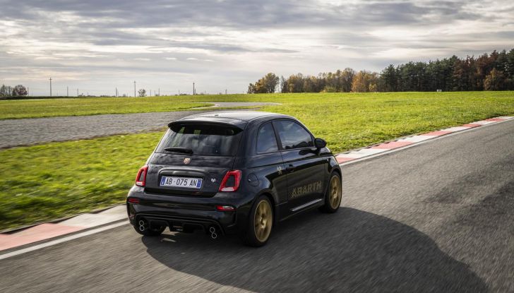 Abarth 695 75° Anniversario: debutta la nuova serie speciale a tiratura limitata - Foto 15 di 58