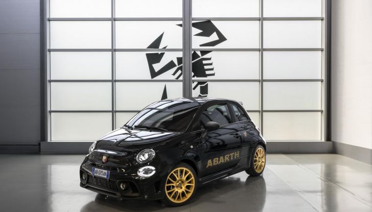 Abarth 695 75° Anniversario: debutta la nuova serie speciale a tiratura limitata - Foto 44 di 58