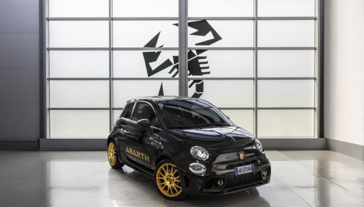 Abarth 695 75° Anniversario: debutta la nuova serie speciale a tiratura limitata - Foto 49 di 58
