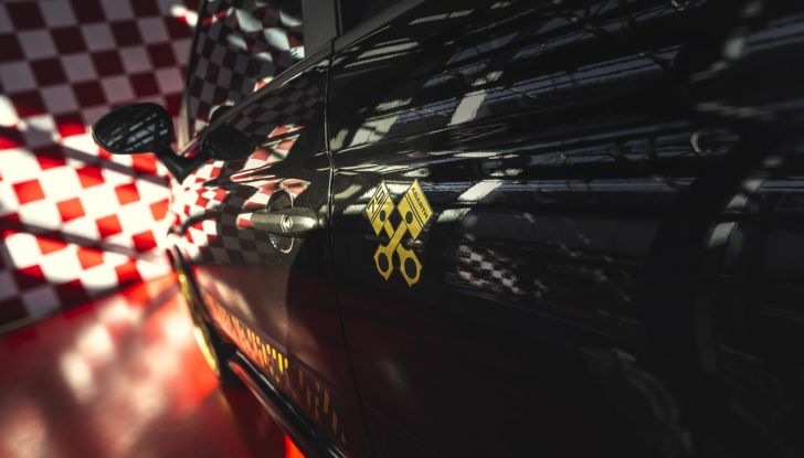 Abarth 695 75° Anniversario: debutta la nuova serie speciale a tiratura limitata - Foto 45 di 58