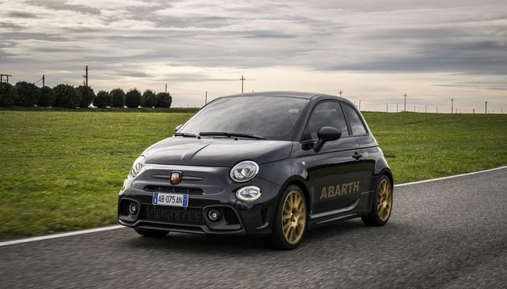Abarth 695 75° Anniversario: debutta la nuova serie speciale a tiratura limitata - Foto 6 di 58